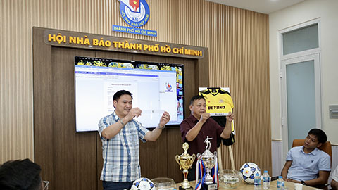 Căng thẳng các bảng ở giải bóng đá futsal Hội nhà báo TP.HCM 